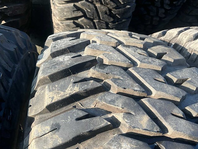Goodyear wrangler mt hummer band (12x) - afbeelding 9 van  9