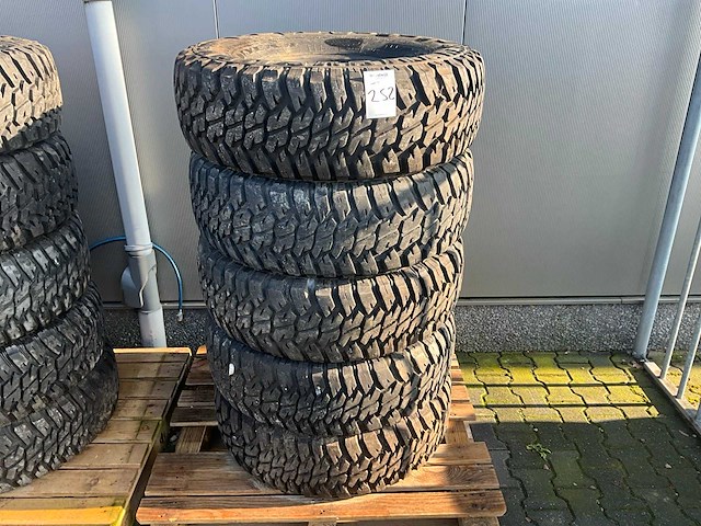 Goodyear wrangler mt hummer band (5x) - afbeelding 1 van  7