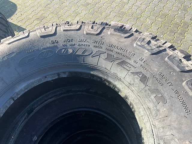 Goodyear wrangler mt hummer band (5x) - afbeelding 5 van  7
