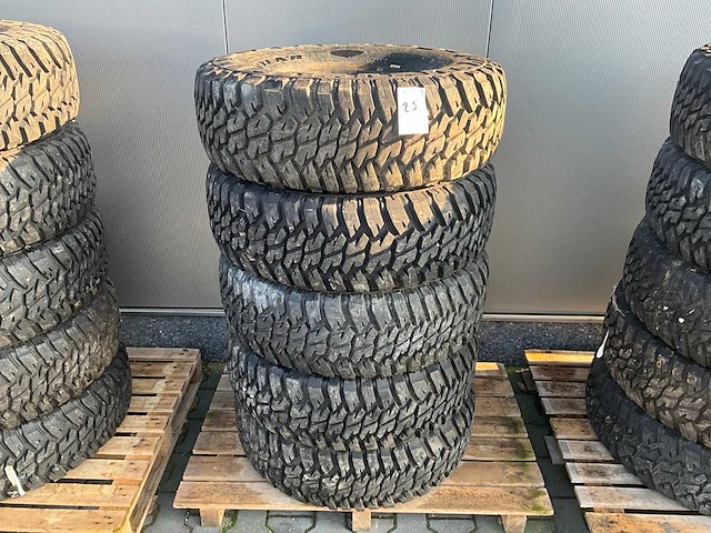 Goodyear wrangler mt hummer band (5x) - afbeelding 1 van  7