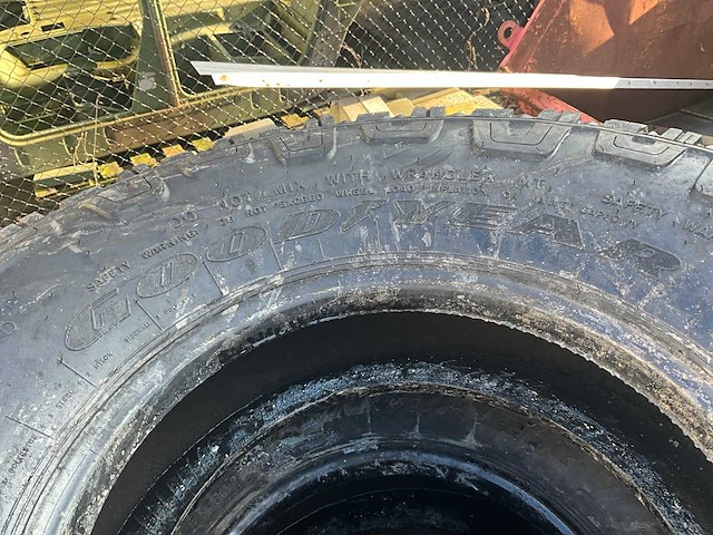 Goodyear wrangler mt hummer band (5x) - afbeelding 7 van  7
