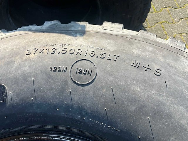 Goodyear wrangler mt hummer band (9x) - afbeelding 2 van  11