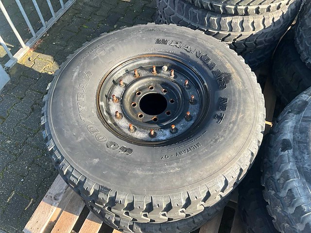 Goodyear wrangler mt hummer band (9x) - afbeelding 8 van  11