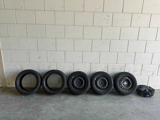 Goodyear/yokohama - mix - car tyre - afbeelding 1 van  9
