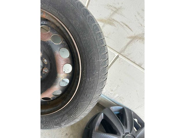 Goodyear/yokohama - mix - car tyre - afbeelding 8 van  9