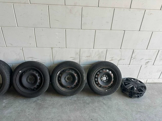 Goodyear/yokohama - mix - car tyre - afbeelding 2 van  9
