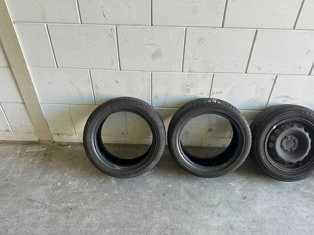 Goodyear/yokohama - mix - car tyre - afbeelding 3 van  9