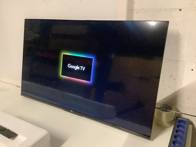 Google tv 43 inch, tcl, 43v6c 43, zwart - afbeelding 1 van  9