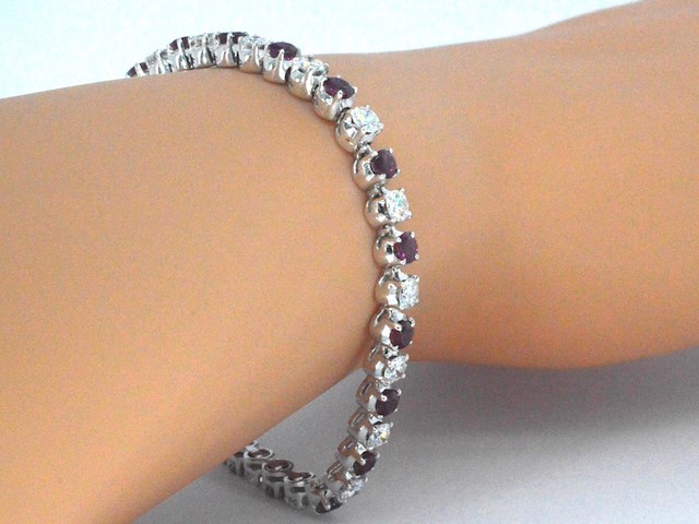 Gouden 18 karaat tennisarmband met natuurlijke diamanten en robijnen - afbeelding 2 van  5