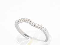 Gouden aanschuifring met diamanten - afbeelding 4 van  9