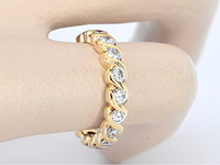 Gouden alliance ring met diamanten - afbeelding 2 van  7