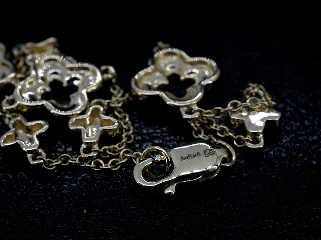 Gouden armband in klaver vier vorm met diamanten - afbeelding 9 van  10