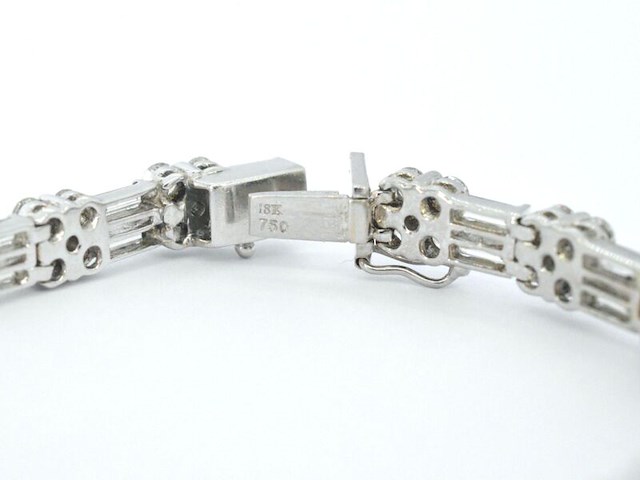 Gouden armband met briljant en baguette geslepen diamanten - afbeelding 8 van  10