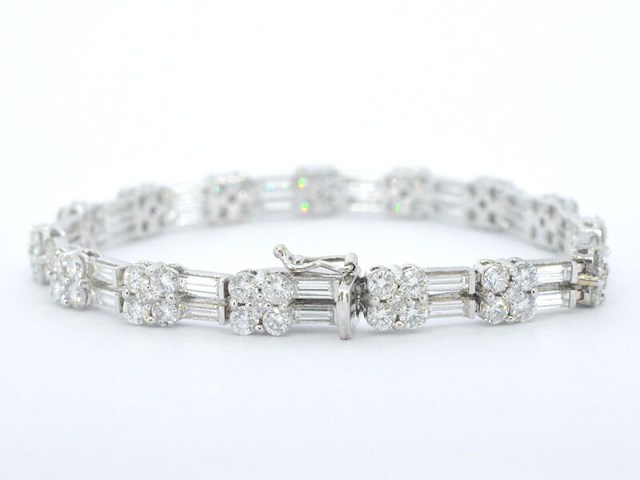 Gouden armband met briljant en baguette geslepen diamanten - afbeelding 3 van  8