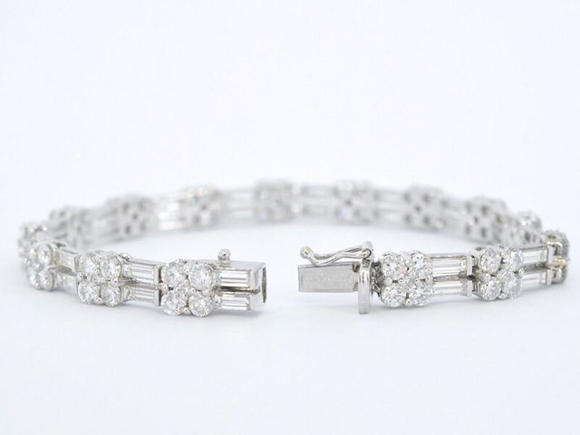 Gouden armband met briljant en baguette geslepen diamanten - afbeelding 4 van  8