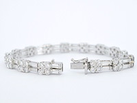 Gouden armband met briljant en baguette geslepen diamanten - afbeelding 4 van  8
