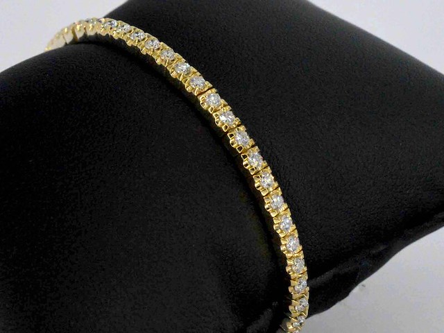 Gouden armband met briljant geslepen diamanten en een onzichtbare sluiting - afbeelding 6 van  11