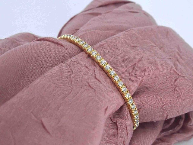 Gouden armband met briljant geslepen diamanten en onzichtbare sluiting - afbeelding 4 van  10