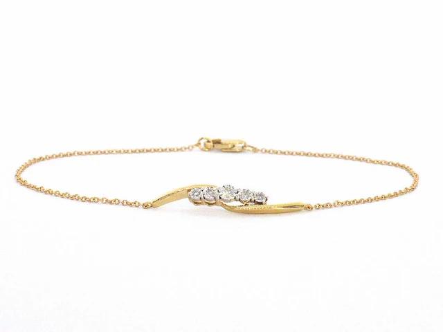 Gouden armband met diamanten in een rij gezet - afbeelding 1 van  11