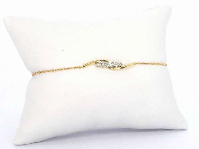 Gouden armband met diamanten in een rij gezet - afbeelding 6 van  11