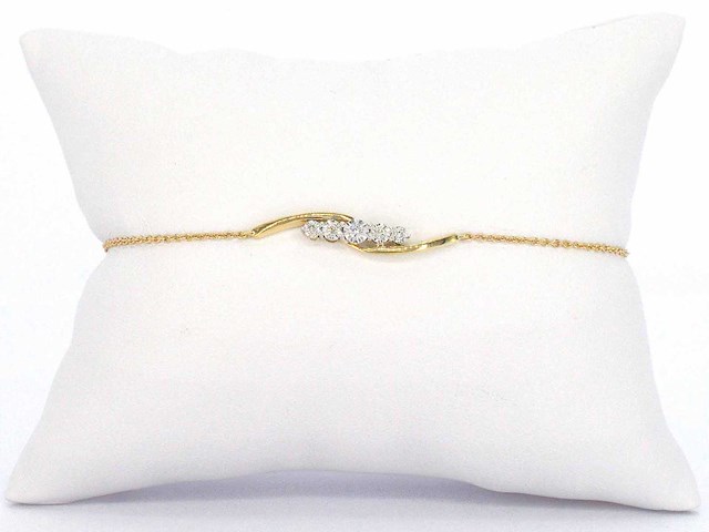 Gouden armband met rij diamanten - afbeelding 7 van  10