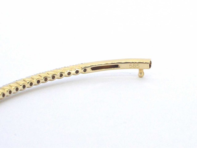 Gouden bangle armband met natuurlijke briljant geslepen diamanten - afbeelding 9 van  9