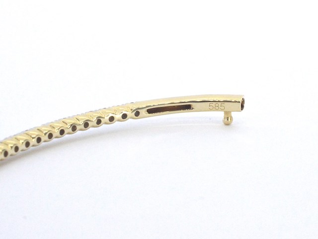 Gouden bangle armband met natuurlijke briljant geslepen diamanten - afbeelding 9 van  10