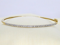 Gouden bangle armband met natuurlijke briljant geslepen diamanten