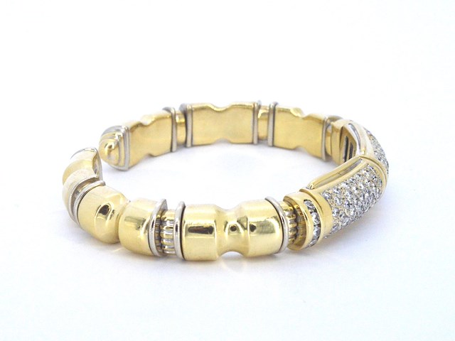 Gouden brede bangle armband met diamanten - afbeelding 4 van  9
