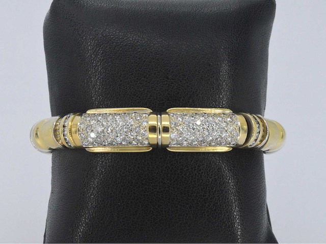 Gouden brede bangle armband met hoge kwaliteit aan diamanten - afbeelding 2 van  8