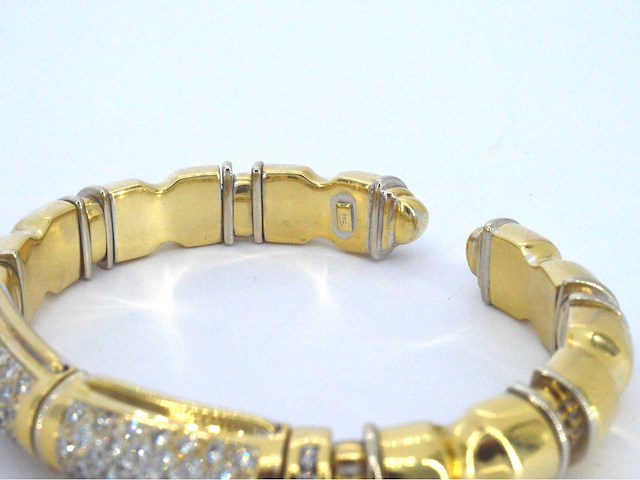 Gouden brede bangle armband met hoge kwaliteit aan diamanten - afbeelding 6 van  8