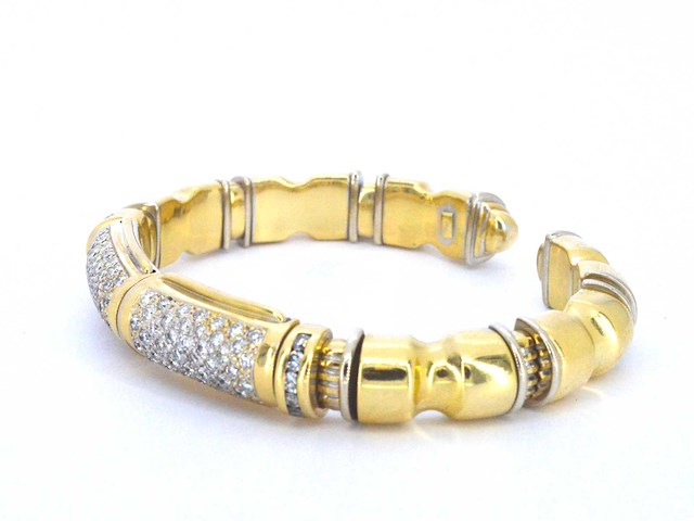 Gouden brede bangle armband met hoge kwaliteit diamanten - afbeelding 4 van  8