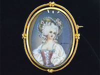 Gouden broche met bijzonder portret