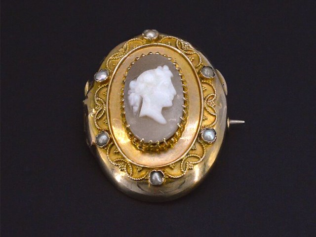 Gouden broche met camee en natuurlijke orient parels - afbeelding 1 van  6