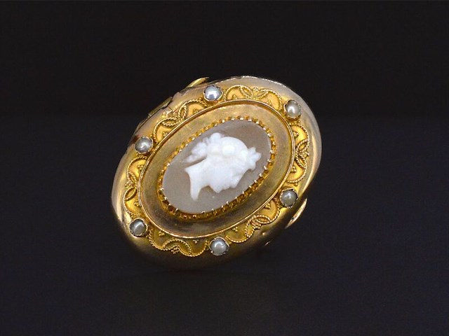 Gouden broche met camee en natuurlijke orient parels - afbeelding 2 van  6