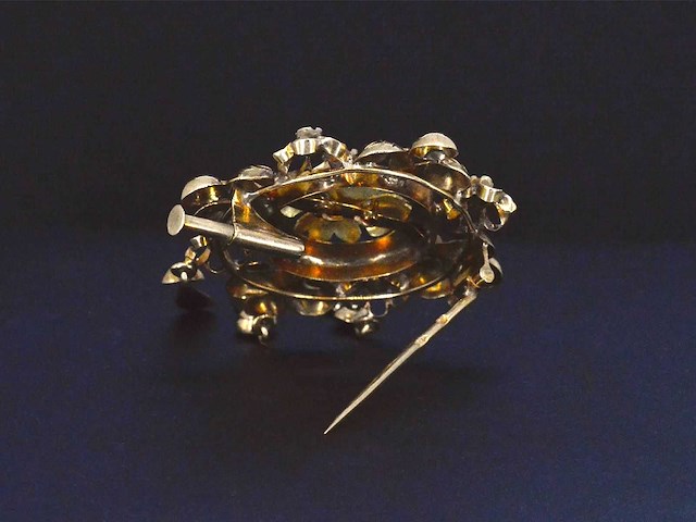 Gouden broche met diamanten - afbeelding 5 van  5