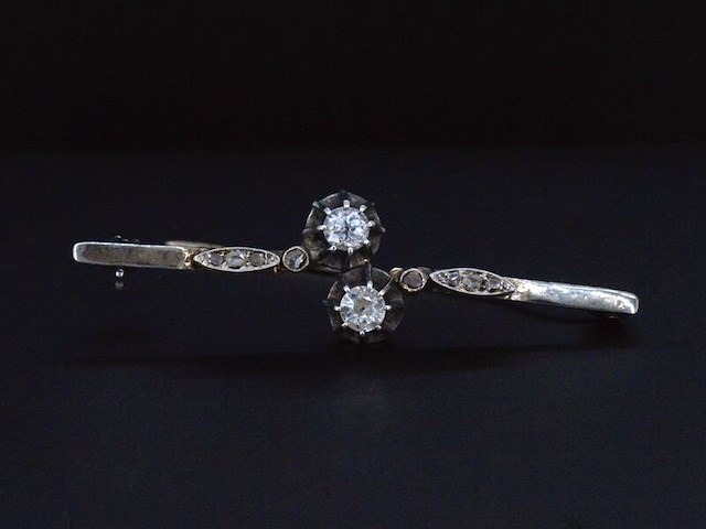 Gouden broche met diamanten - afbeelding 2 van  8