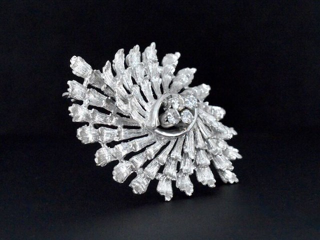 Gouden broche met diamanten - afbeelding 2 van  6