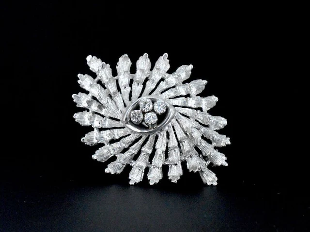 Gouden broche met diamanten - afbeelding 1 van  6