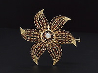 Gouden broche met edelstenen en diamant - afbeelding 1 van  7