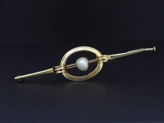 Gouden broche met orient parel - afbeelding 1 van  2