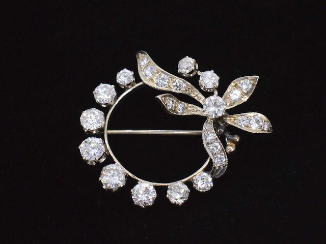 Gouden broche of hanger met diamanten - afbeelding 1 van  6