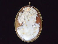 Gouden broche/hanger met camee, excl. ketting - afbeelding 1 van  6
