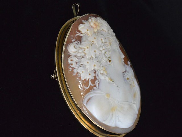 Gouden broche/hanger met camee, excl. ketting - afbeelding 2 van  6