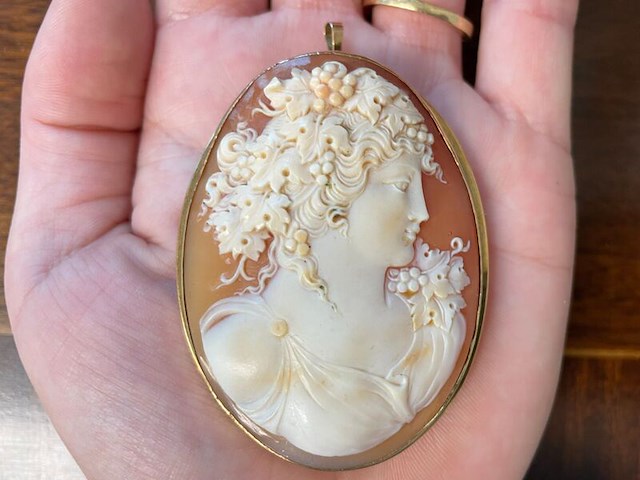 Gouden broche/hanger met camee, excl. ketting - afbeelding 3 van  6