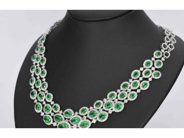 Gouden collier met diamanten en smaragden - afbeelding 1 van  2