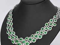 Gouden collier met diamanten en smaragden