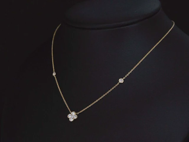 Gouden collier met diamanten hanger klaver vier - afbeelding 3 van  8