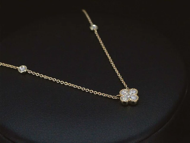 Gouden collier met diamanten hanger klaver vier - afbeelding 5 van  8