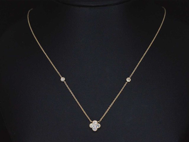 Gouden collier met diamanten klaver vier hanger - afbeelding 2 van  7